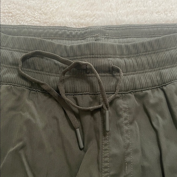 The North Face womens Dark Green Athletic Shorts - Picture 4 of 8